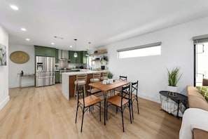 Unclassified image, 3 of 44, button - Stylish Oasis Near USC & DTLA | Eco-Friendly (Los Angeles)