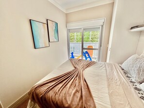 2 chambres, fer et planche à repasser, accès à Internet, literie fournie