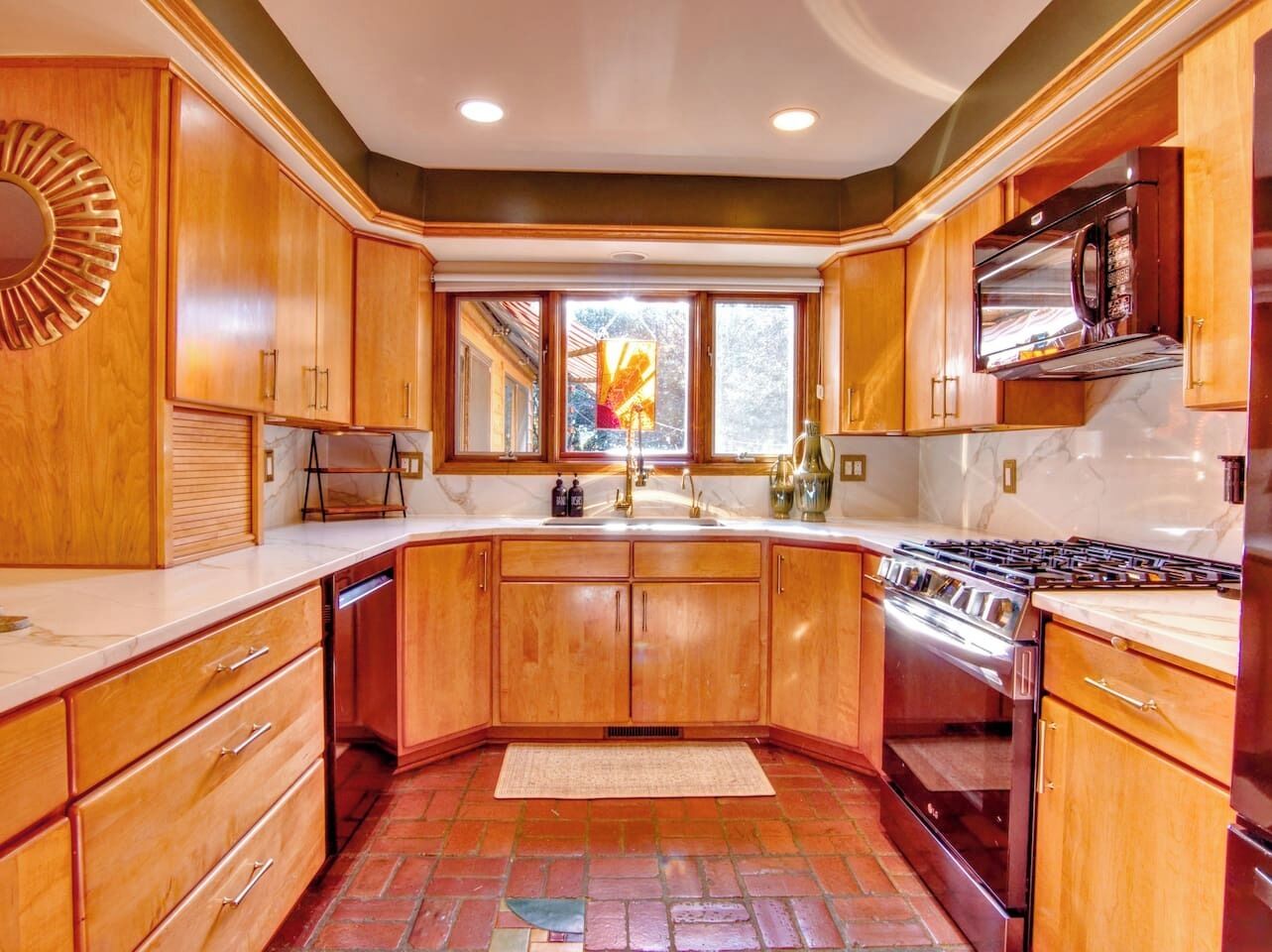 Mikroaaltouuni, uuni, liesi, astianpesukone