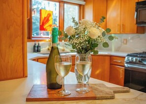 Microondas, horno, parrilla de estufa y lavavajillas 