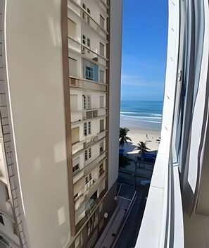 Property grounds - SHB - Feet in the sand in Pitangueira, Guaruja (Guarujá)