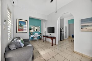 TV - Updated Condado Retreat Walk to Beach & Nightlife (San Juan)