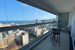 Outdoor dining - SHB - Refinement, Ocean View, Sauna and Pool! (Santos)
