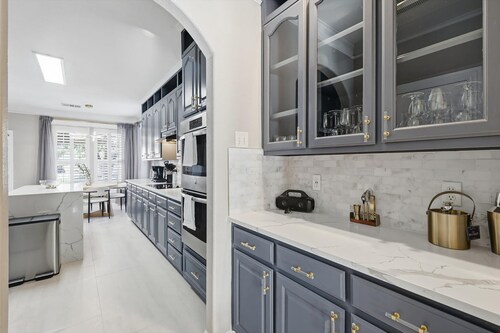 6BD Luxury Retreat w Backyard & Access Golf Course