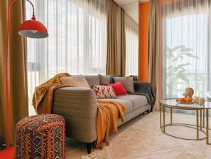 TV - Apartment 1+1 Qoople Excellence С49 With a terrace on the 1st line of the sea (Alanya)