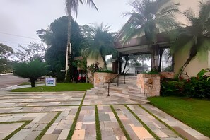 Property grounds - SHB - Riviera Dreams: Pool sauna and much more (Bertioga)