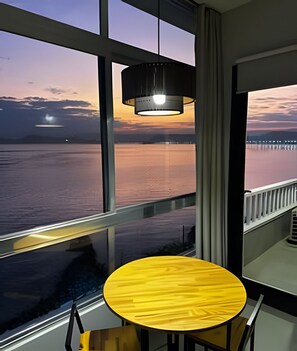 Dining - SHB - Golden Dawn: Sophistication and Ocean View (Santos)
