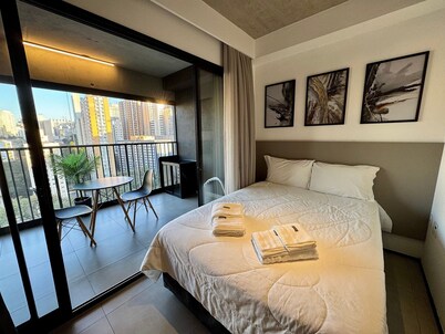 Studio with balcony and coworking space near Paulista
