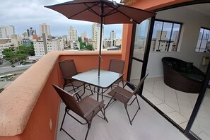 Outdoor dining - SHB - Guarujá Private Pool Leisure Area Enseada (Guarujá)