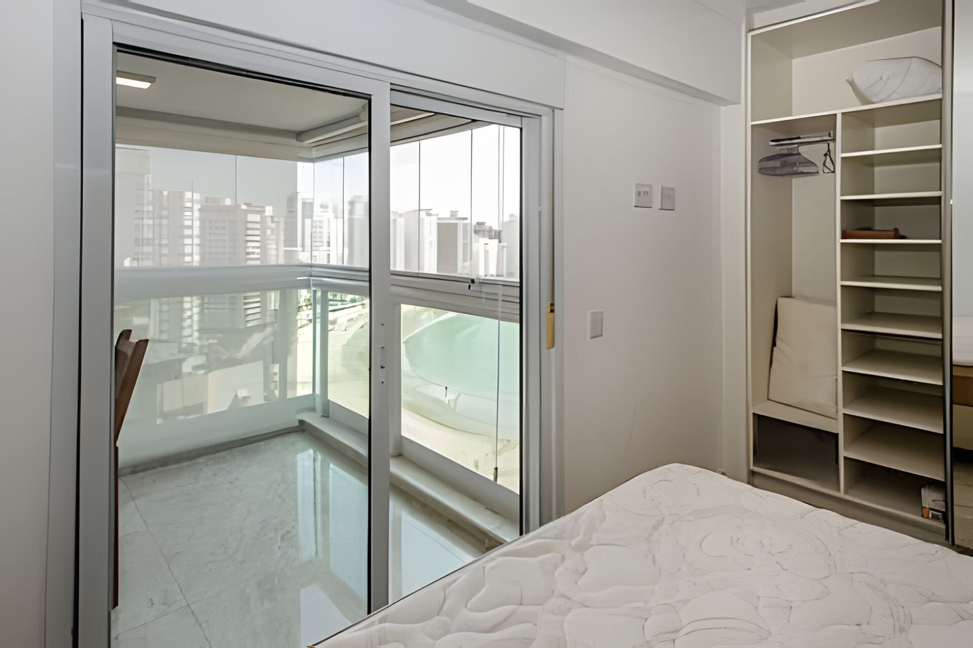 Tabla de planchar con plancha 