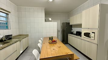 冰箱、微波炉、烤箱、厨具/餐具