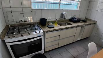 冰箱、微波炉、烤箱、厨具/餐具