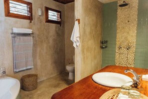 Biệt thự Cao cấp, 3 phòng ngủ, quang cảnh biển | Phòng tắm | Máy sấy tóc, khăn tắm, xà phòng, dầu gội 