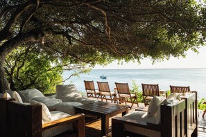 Unclassified image, 5 of 48, button