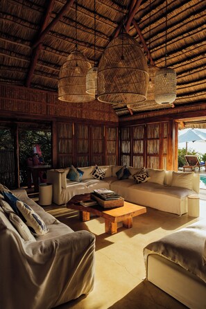 Unclassified image, 2 of 48, button