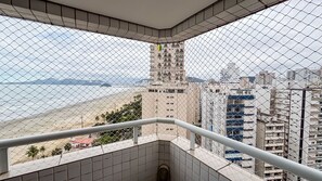 Property grounds - SHB - Beachfront: Balcony, Pool and Sunset (Santos)