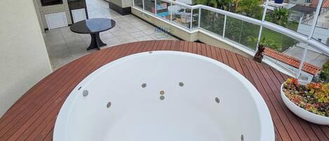 Bain à remous extérieur