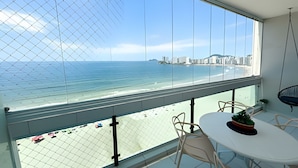 A balcony with a view of the beach and cityscape. - SHB - Wake Up to the Blue of the Sea at Your Window! (Guarujá)