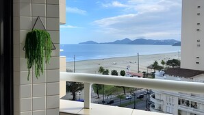 A balcony with a view of a beach and mountains. - SHB - Beautiful view of Santos beach (Santos)