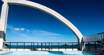 SHB - Family Stay with 2 Suites, Pool, and Gym