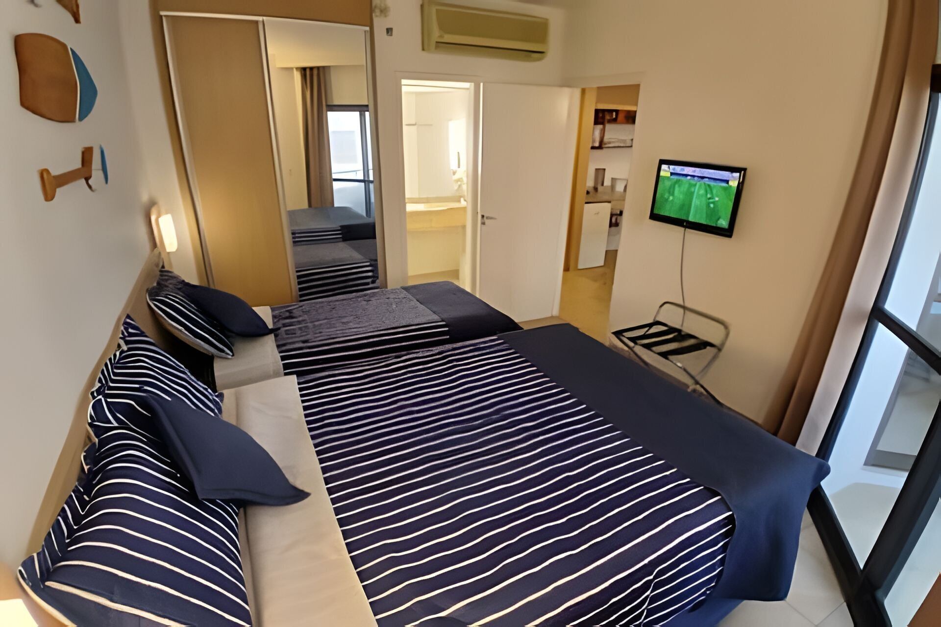 Fer et planche à repasser, draps fournis