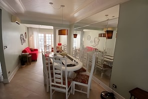 Dining - SHB - Beach House with Air Conditioning (Santos)