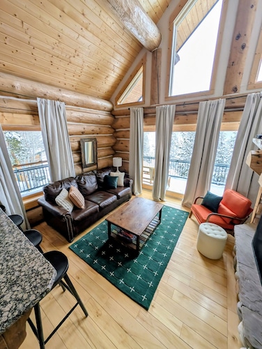 Ski-out Cabin at Family Ski Hill in Wyoming