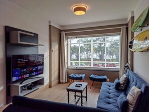 Living area - SHB - Feet in the Sand Santos: Sun Sea and Netflix (Santos)