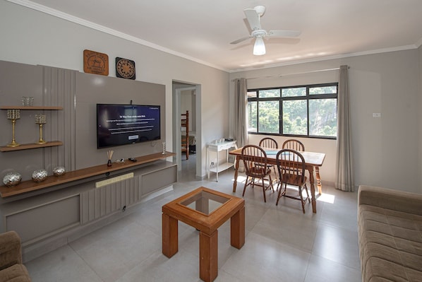 TV - SHB - Happy Family: Fast Wi-Fi from the beach (São Vicente)