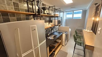 Frigorífic, microones, forn i cafetera i tetera