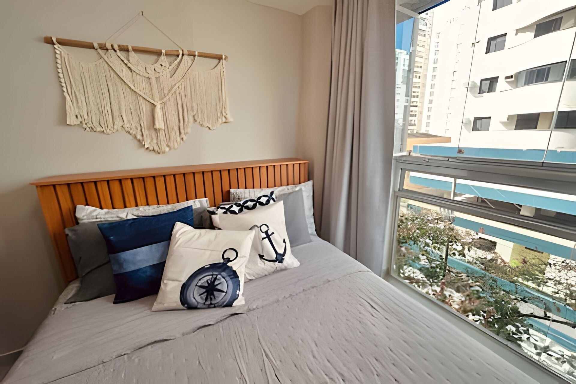 Iron/ironing board, bed sheets