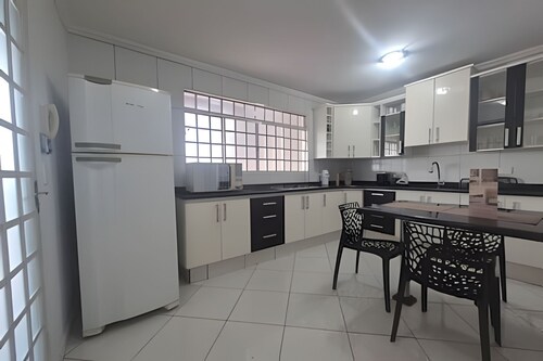 SHB • Swimming pool | Barbecue | Security | City