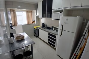 Fridge, microwave, oven, coffee/tea maker - SHB • Beachfront | Family | Fully Equipped Kitchen (Praia Grande)