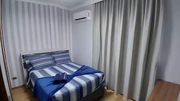 Iron/ironing board, bed sheets