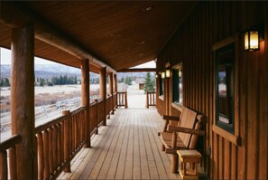 Terrace/patio - Ranch Bunkhouse - Sleeps Twelve People with River Access (Bondurant)