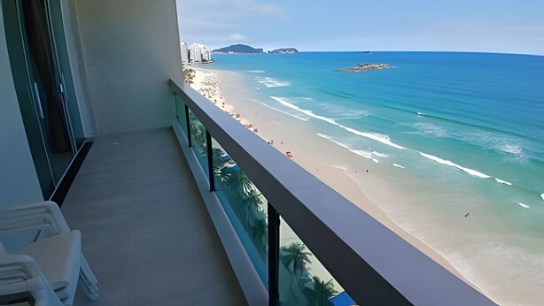 A balcony with a view of a beach and ocean. - SHB - Amazing view | On the Sand | Pitangueiras (Guarujá)