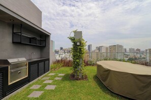 Outdoor spa tub - w* | Lovely 2BR w/ Balcony  in Miraflores (Miraflores)