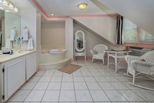 Old Rock Church Bed and Breakfast 