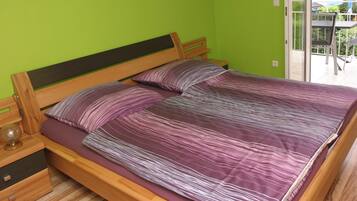 Basic Condo | Free WiFi, bed sheets