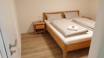 Chambre Double Confort, balcon, vue lac | Wi-Fi gratuit, draps fournis