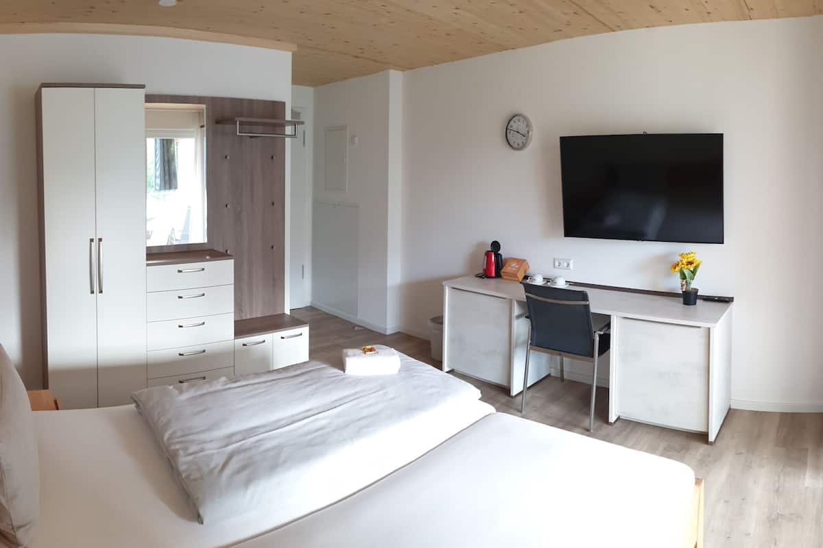 Standard Double Room, Balcony, Lake View | Free WiFi