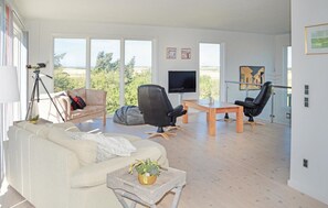 TV - Amazing home in Lemvig with sauna (Lemvig)