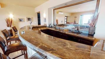 Bar (in der Unterkunft)