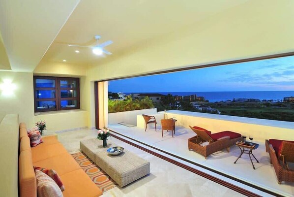 Living area - Beach Club and Family Villa, Free Airport Transfer (Ciudad de los cabos)