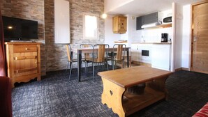 Unclassified image, 5 of 15, button - 2nd floor, balcony, tv, ski locker, 50m², Alpe d'Huez (L'Alpe d'Huez)