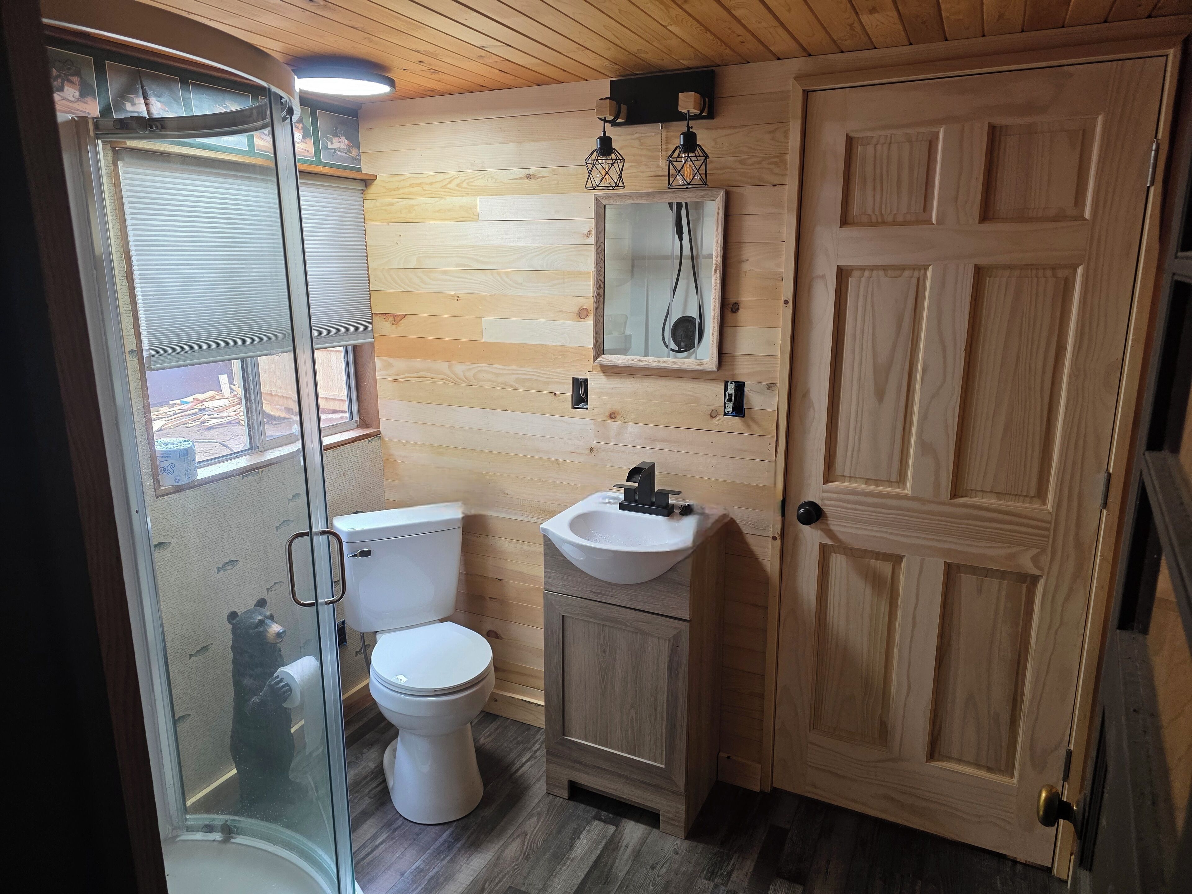 Toallas, jabón, papel de baño 