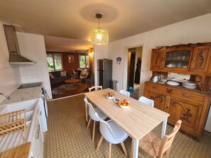 Dining - Authentic house on the D-Day beaches in Normandy (Saint-Sauveur-le-Vicomte)