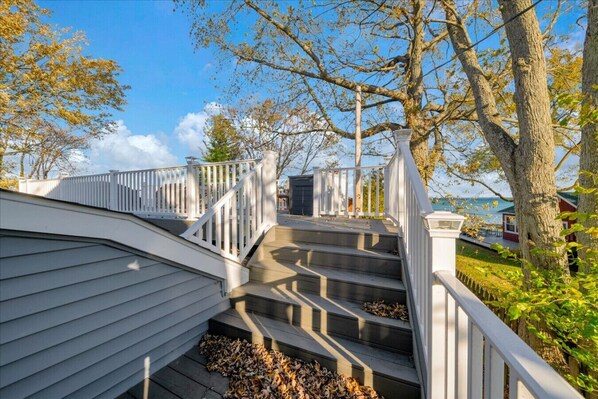 Property grounds - Kilkare Home: The Lakeview Lookout - Gorgeous Lake Views! (Lexington)
