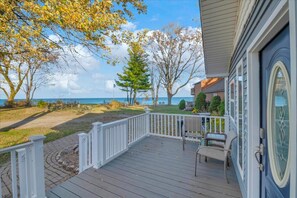 Terrace/patio - Kilkare Home: The Lakeview Lookout - Gorgeous Lake Views! (Lexington)