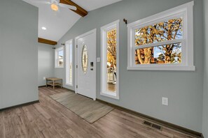 Interior - Kilkare Home: The Lakeview Lookout - Gorgeous Lake Views! (Lexington)